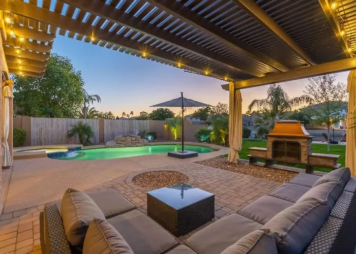 Waterfront With Pool Hot Tub Lounge Area *