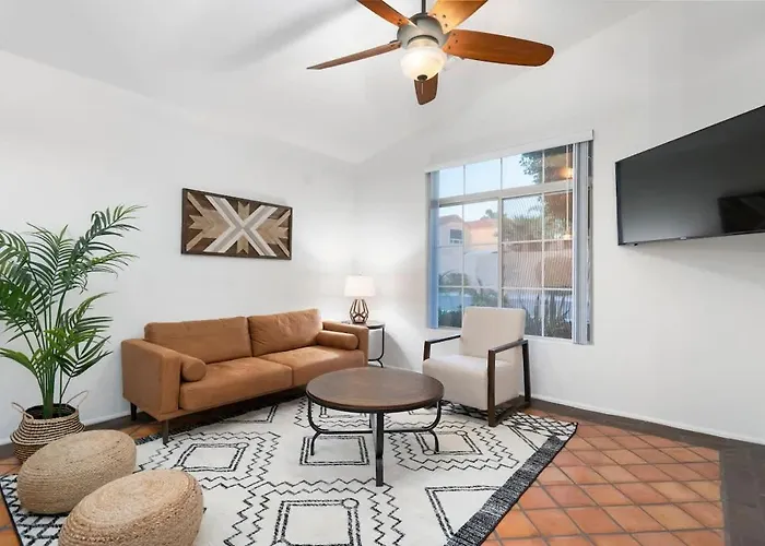 Waterfront With Pool Hot Tub Lounge Area * Chandler
