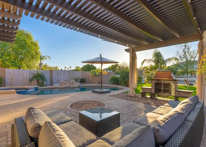 Waterfront With Pool Hot Tub Lounge Area * Chandler