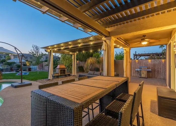 Villa Waterfront With Pool Hot Tub Lounge Area *