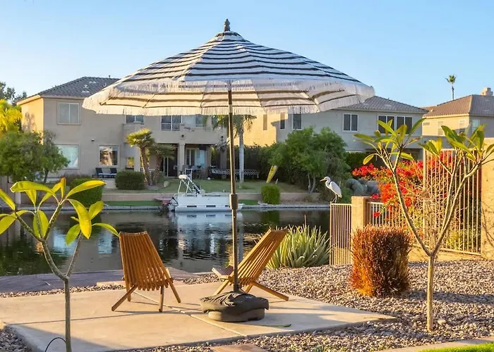 Waterfront With Pool Hot Tub Lounge Area *