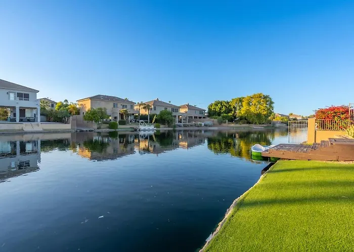 Waterfront With Pool Hot Tub Lounge Area *