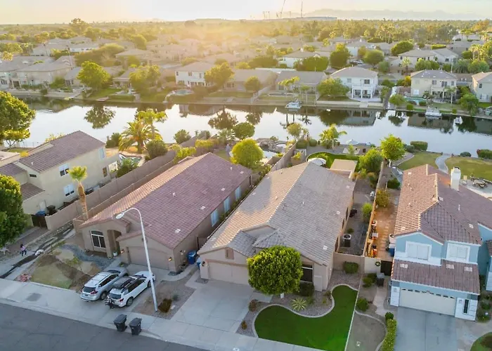 Waterfront With Pool Hot Tub Lounge Area * Chandler