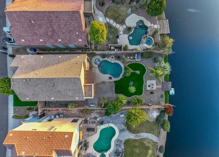 Villa Waterfront With Pool Hot Tub Lounge Area