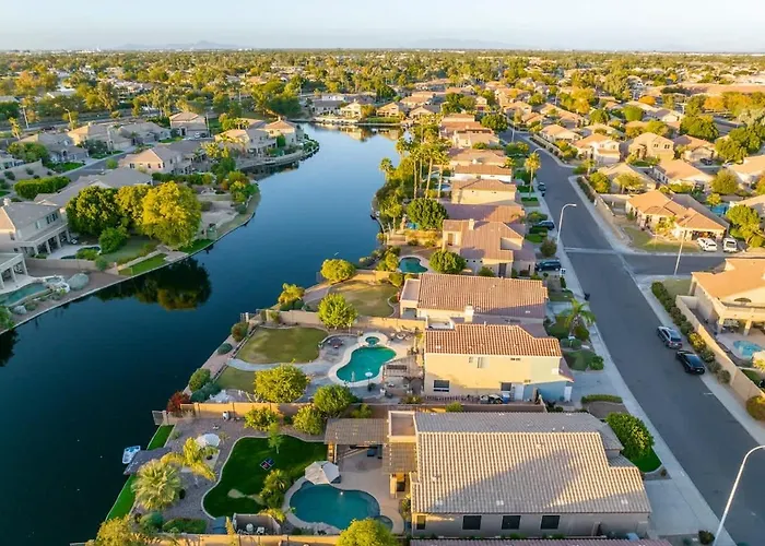 Villa Waterfront With Pool Hot Tub Lounge Area